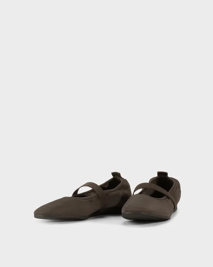 Hillary ballerina's